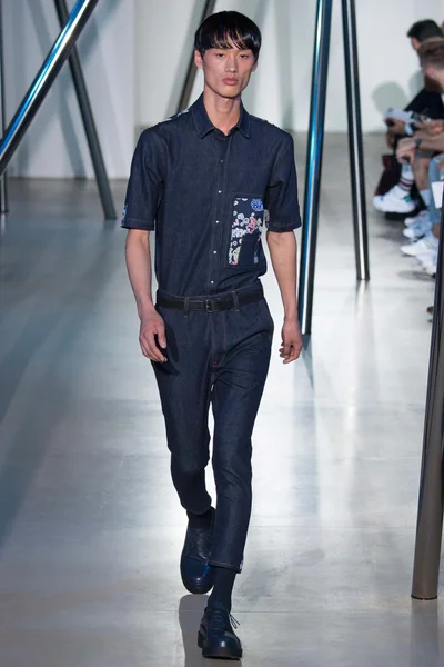 Look 16